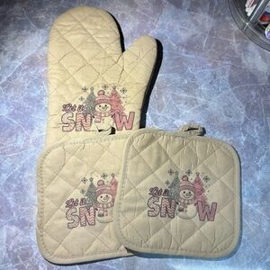 Tan Let It Snow Pot Holder & Oven Mitt Set